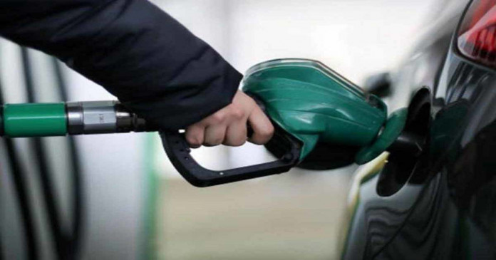 Fuel Price: पेट्रोल और डीजल की कीमतों में मिली राहत, लेकिन जल्द बढ़ सकते हैं दाम Fuel Price: पेट्रोल और डीजल की कीमतों में मिली राहत, लेकिन जल्द बढ़ सकते हैं दाम