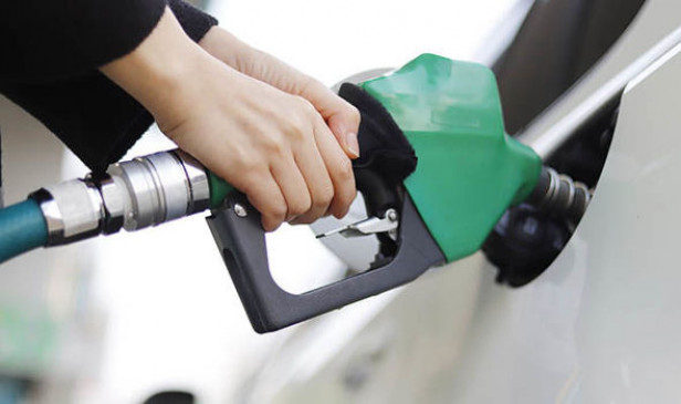 Fuel Price: लॉकडाउन में पेट्रोल- डीजल की कीमत में राहत, जानें आज के दाम Fuel Price: लॉकडाउन में पेट्रोल- डीजल की कीमत में राहत, जानें आज के दाम