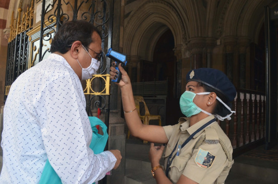 कोविड-19: मुंबई में पुलिसकर्मी की मौत, शहर में इस तरह का पहला मामला