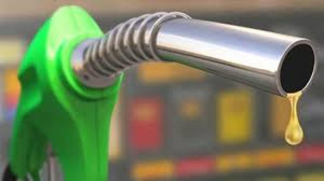 Fuel Price: कच्चे तेल के दाम में आई भारी गिरावट, जानें पेट्रोल- डीजल के दाम Fuel Price: कच्चे तेल के दाम में आई भारी गिरावट, जानें पेट्रोल- डीजल के दाम
