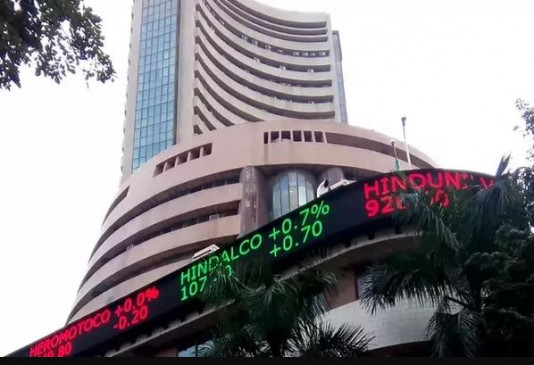 Share market: सेंसेक्स 469 अंक लुढ़का, निफ्टी 8993 के नीचे बंद हुआ Share market: सेंसेक्स 469 अंक लुढ़का, निफ्टी 8993 के नीचे बंद हुआ