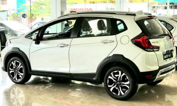 क्रॉसओवर एसयूवी: Honda WR-V फेसलिफ्ट की तस्वीरें हुई लीक, जल्द हो सकती है लॉन्च क्रॉसओवर एसयूवी: Honda WR-V फेसलिफ्ट की तस्वीरें हुई लीक, जल्द हो सकती है लॉन्च