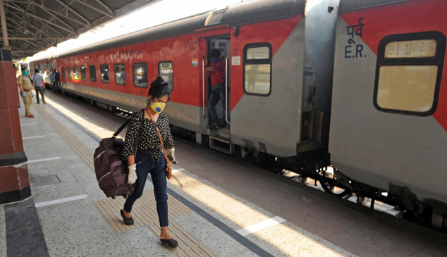  पटना, अहमदाबाद से 2 राजधानी ट्रेनें नई दिल्ली पहुंचीं 