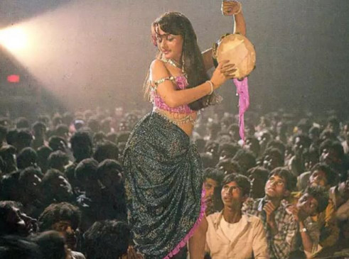Happy Birthday Madhuri Dixit: अंजाम से लेकर देवदास तक, देखें फिल्म के सेट से माधुरी दीक्षित की अनदेखी तस्वीरें Happy Birthday Madhuri Dixit: अंजाम से लेकर देवदास तक, देखें फिल्म के सेट से माधुरी दीक्षित की अनदेखी तस्वीरें