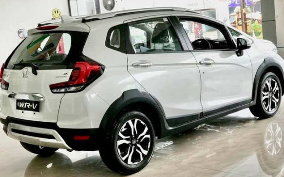 क्रॉसओवर एसयूवी: Honda WR-V फेसलिफ्ट की तस्वीरें हुई लीक, जल्द हो सकती है लॉन्च क्रॉसओवर एसयूवी: Honda WR-V फेसलिफ्ट की तस्वीरें हुई लीक, जल्द हो सकती है लॉन्च