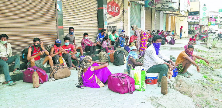 42 workers were left in the way, told to walk to Rajnandgaon