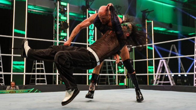 WWE Money in the bank Highlights: एजे स्टाइल्स की गलती के कारण जीते ओटिस, यहां देखें पूरे रिजल्ट्स WWE Money in the bank Highlights: एजे स्टाइल्स की गलती के कारण जीते ओटिस, यहां देखें पूरे रिजल्ट्स