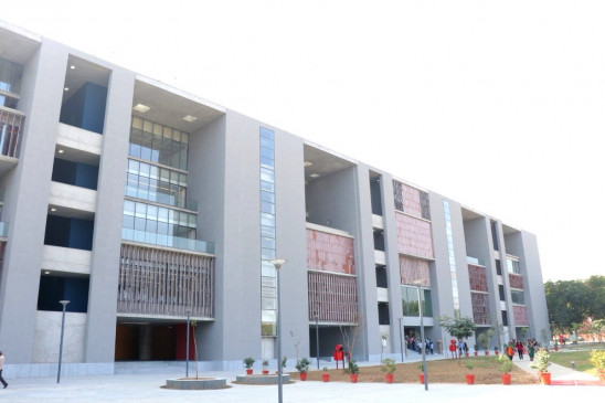 अहमदाबाद के विश्वविद्यालय में कक्षा 10 और 11 के अंकों के आधार पर दाखिले शुरू