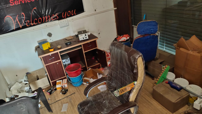 CCTV cameras throw oil into shops, steal millions