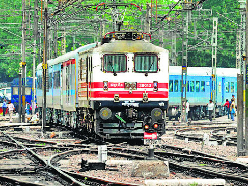 Child born in labor special train, train stopped Child born in labor special train, train stopped