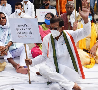  यात्रा में मरे मजदूरों के परिजनों को मुआवजा दिलाने को पटना में कांग्रेस का धरना 