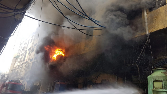  दिल्ली : जूता फैक्ट्री में भीषण आग 