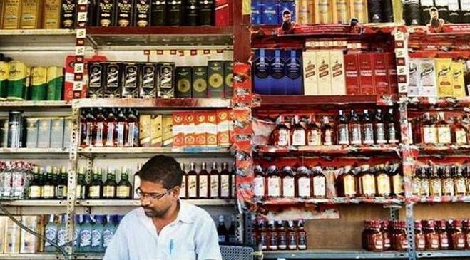 दिल्ली: आज से महंगी हुई शराब, चुकाने होंगे MRP पर 70 फीसदी ज्यादा, सरकार ने लगाया स्पेशल कोरोना फीस