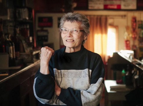 अजब-गजब: अमेरिका के इस एक गांव में रहती है सिर्फ एक महिला, जानें क्या है वजह अजब-गजब: अमेरिका के इस एक गांव में रहती है सिर्फ एक महिला, जानें क्या है वजह