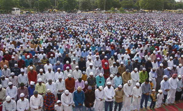  पाकिस्तान : ईद की नमाज सामूहिक रूप से पढ़ने का आह्वान 