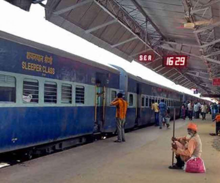 रेलवे ने अब तक 806 श्रमिक ट्रेनों के जरिये 10 लाख प्रवासी मजदूरों को घर पहुंचाया: सीतारमण