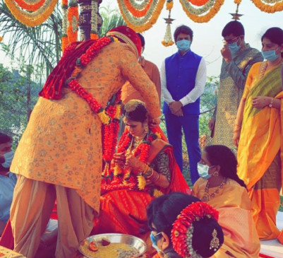  तेलुगु अभिनेता निखिल सिद्धार्थ ने लॉकडाउन में की शादी 