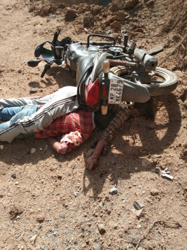 Traumatic death of two youths who fell in a pit with bike