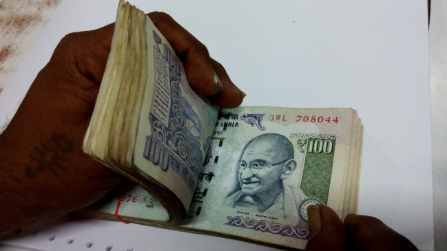  लगभग आधे भारतीय आय बिना एक माह से ज्यादा सर्वाइव नहीं कर सकते 