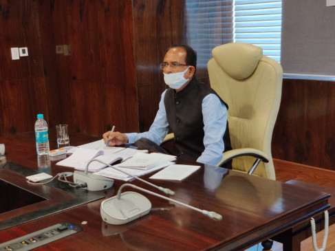 मध्य प्रदेश में प्रवासी मजदूरों के लिए आयोग बनेगा, अन्य को कई रियायतें मध्य प्रदेश में प्रवासी मजदूरों के लिए आयोग बनेगा, अन्य को कई रियायतें