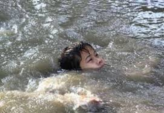 तालाब के पास खेलने गईं पांच बच्चियों की पानी में डूबने से मौत