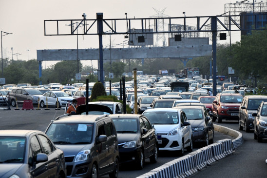  दिल्ली की सीमाएं खुलते ही सड़कों पर भारी ट्रैफिक 