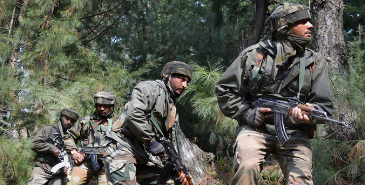 जम्मू-कश्मीर: घुसपैठ न कर पाने से बोखलाया पाक, LOC पार से किया सीजफायर का उल्लंघन, भारतीय सेना ने 10 चौकियां तबाह की