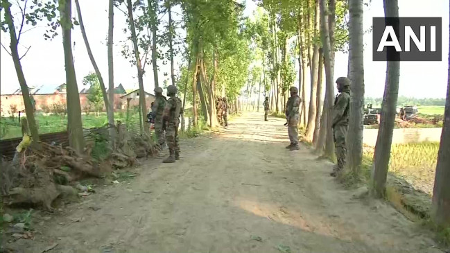 जम्मू-कश्मीर: बडगाम के पठानपोरा में मुठभेड़, सुरक्षाबलों ने एक संदिग्ध को पकड़ा जम्मू-कश्मीर: बडगाम के पठानपोरा में मुठभेड़, सुरक्षाबलों ने एक संदिग्ध को पकड़ा