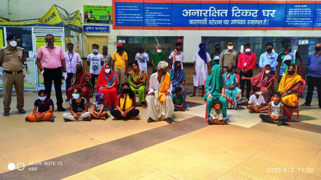 मनमाड में फंसे महाराष्ट्र के प्रवासी मजदूरों को रेलवे अधिकारी ने अपने खर्चें पर पहुंचाया मराठवाड़ा 