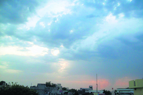 Monsoon reached Nagpur, drizzle in the morning, cloudy day नागपुर पहुंचा मानसून , सुबह बूंदाबांदी, दिन भर छाए रहे बादल