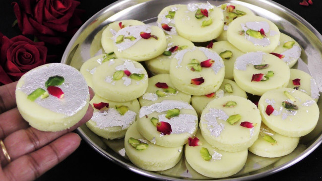 Sweet: ना मावा, ना चाशनी ना मलाई, 5 मिनट में ऐसे बनाएं शाही मिल्क पेड़ा Sweet: ना मावा, ना चाशनी ना मलाई, 5 मिनट में ऐसे बनाएं शाही मिल्क पेड़ा