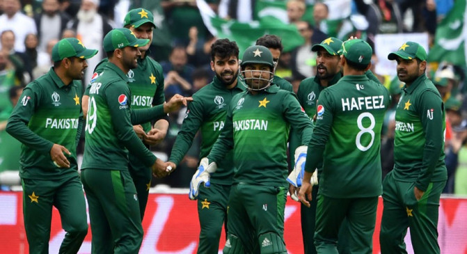 क्रिकेट में कोरोना: पाकिस्तान के 10 खिलाड़ी संक्रमित, PCB ने कहा- इसके बाद भी इंग्लैंड़ दौरे पर कोई खतरा नहीं