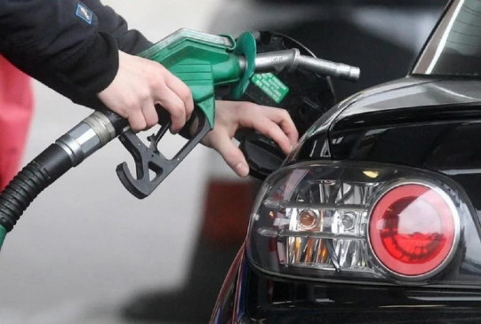 Fuel Price: अनलॉक 1.0 में पेट्रोल- डीजल की मांग में आई तेजी, जल्द बढ़ सकते हैं दाम Fuel Price: अनलॉक 1.0 में पेट्रोल- डीजल की मांग में आई तेजी, जल्द बढ़ सकते हैं दाम