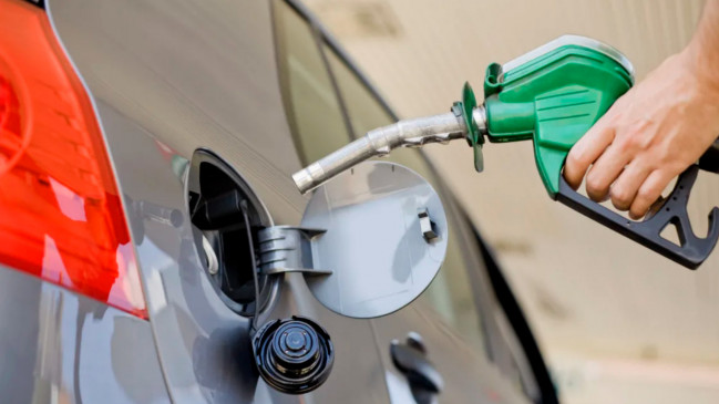 Fuel Price: पेट्रोल- डीजल की कीमत को लेकर जल्द तेल कंपनियां ले सकती हैं ये निर्णय, जानें आज के दाम Fuel Price: पेट्रोल- डीजल की कीमत को लेकर जल्द तेल कंपनियां ले सकती हैं ये निर्णय, जानें आज के दाम