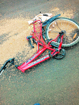 Tipper crushed young man, died on the spot Tipper crushed young man, died on the spot