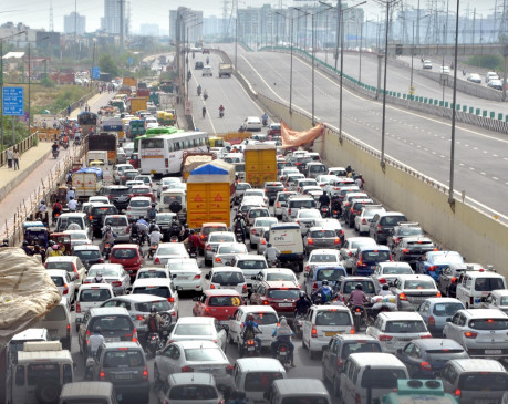  दिल्ली की सीमाओं पर ट्रैफिक जाम 