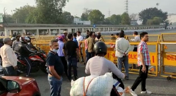 Travel pass is no longer necessary to cross Delhi-Haryana border Travel pass is no longer necessary to cross Delhi-Haryana border