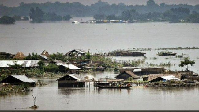 Assam Floods: असम में बाढ़ से तबाही, 59 लोगों की मौत, 30 जिलों के 45 लाख से ज्यादा लोग प्रभावित Assam Floods: असम में बाढ़ से तबाही, 59 लोगों की मौत, 30 जिलों के 45 लाख से ज्यादा लोग प्रभावित