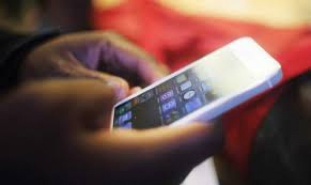 36 smartphones, 4 tablets and 2 laptops donated to the school for online studies