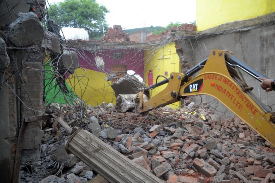 5 buildings of infamous Ganja smuggler Jassa - 8 hours of action