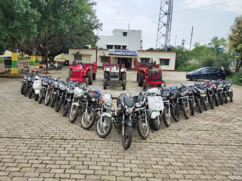 Bike thieves gang up in police custody, 27 bikes, three tractor-trolleys seized, seven arrested