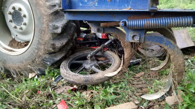 High speed tractor overturned uncontrollably, one died - road accident occurred in moon moon