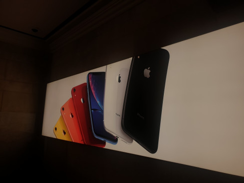 IPhone 12 features high-end camera lens