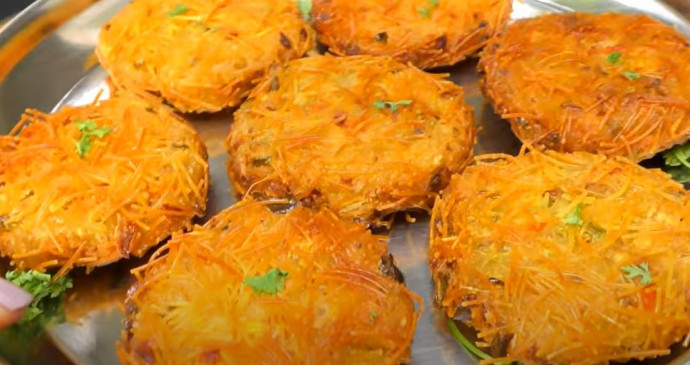 Breakfast: बारिश में बनाएं स्वादिष्ट सूजी सेवई पकौड़े, सभी को आएगा पसंद 
