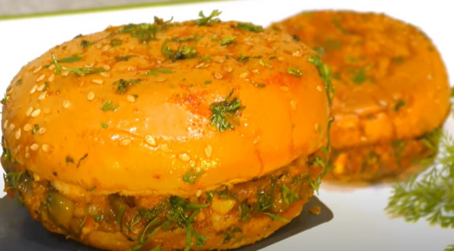 Burger: घर पर ऐसे बनाएं तवा बर्गर, जो स्वाद में आम बर्गर से है ज्यादा टेस्टी