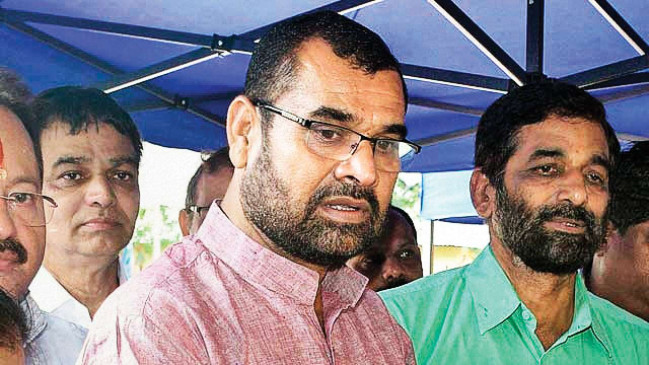 Milk purchase for only 25 rupees from milk unions of ministers - Khot