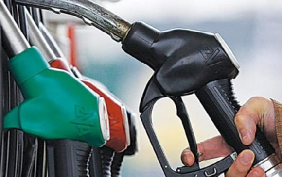 Fuel Price: पेट्रोल- डीजल की कीमत में तेल कंपनियों ने दी राहत, जानें आज के दाम