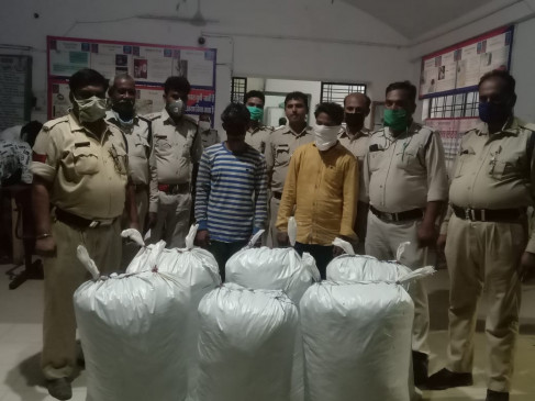 पुलिस ने पकड़ा 30.42 लाख का गांजा, दो आरोपी गिरफ्तार - 30 हजार का ईनामी अंतरराज्यीय तस्कर फरार पुलिस ने पकड़ा 30.42 लाख का गांजा, दो आरोपी गिरफ्तार - 30 हजार का ईनामी अंतरराज्यीय तस्कर फरार
