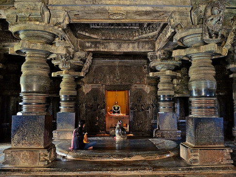 अजब-गजब: एक ऐसा अनोखा मंदिर, जिसे माना जाता है भारतीय कला का बेजोड़ नमूना अजब-गजब: एक ऐसा अनोखा मंदिर, जिसे माना जाता है भारतीय कला का बेजोड़ नमूना