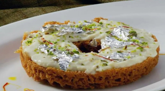 Sweet: त्यौहारों में घर पर बनाएं राजस्थान की पॉपुलर मिठाई घेवर, आसान है रेसिपी